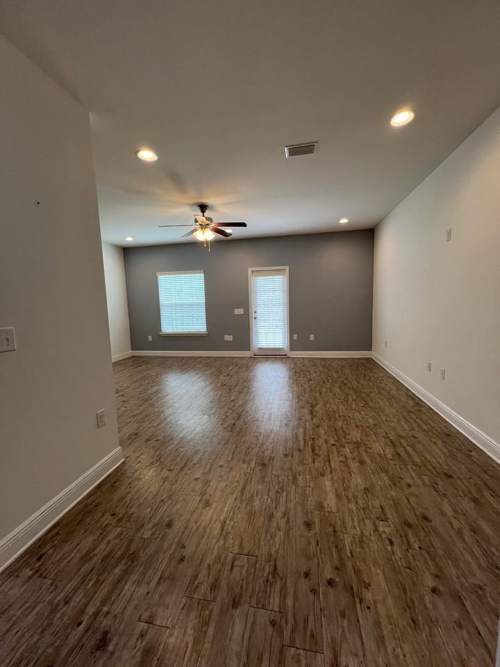 151 Iron Horse Dr E - Photo 7 of 32