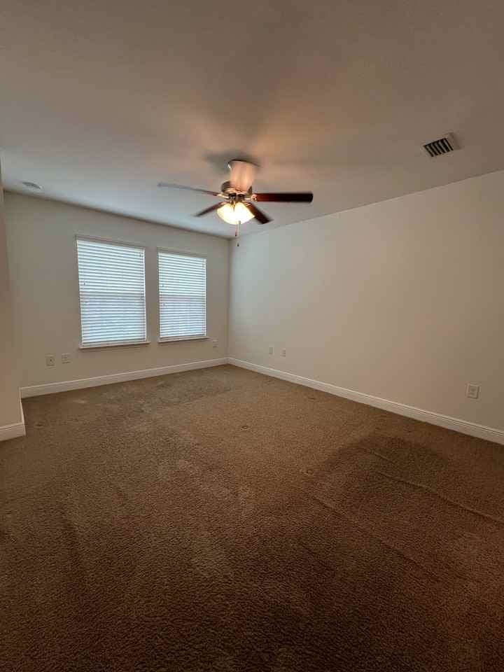 151 Iron Horse Dr E - Photo 3 of 32