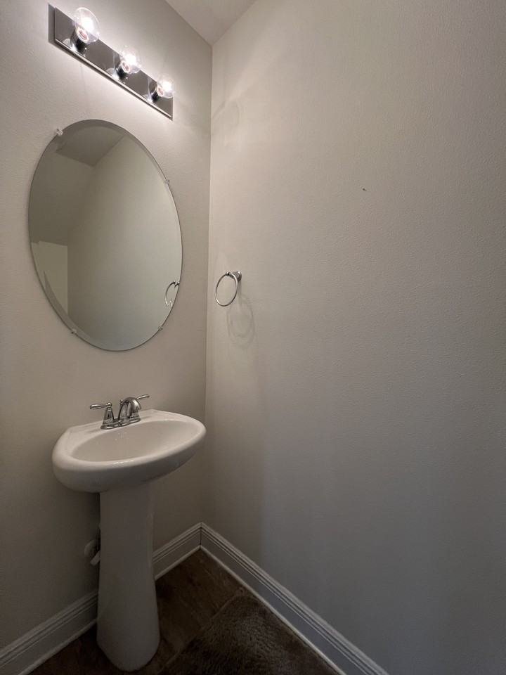 151 Iron Horse Dr E - Photo 4 of 32