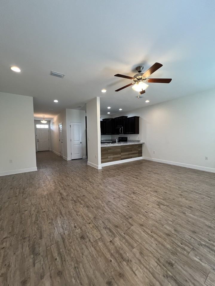 151 Iron Horse Dr E - Photo 2 of 32