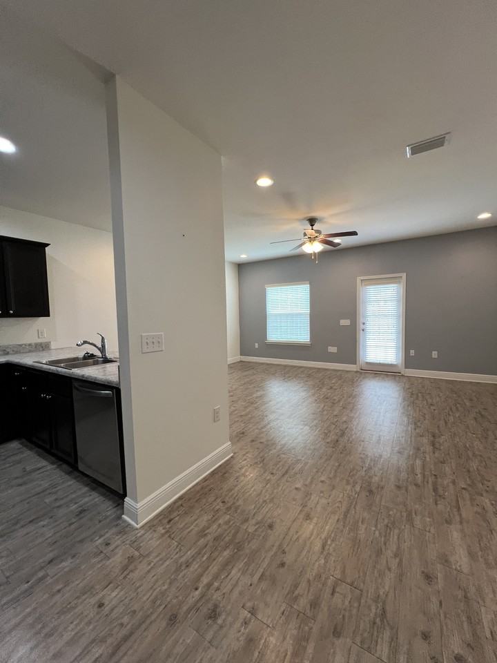 151 Iron Horse Dr E - Photo 3 of 32