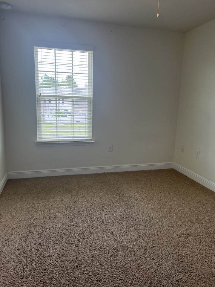 151 Iron Horse Dr E - Photo 2 of 32