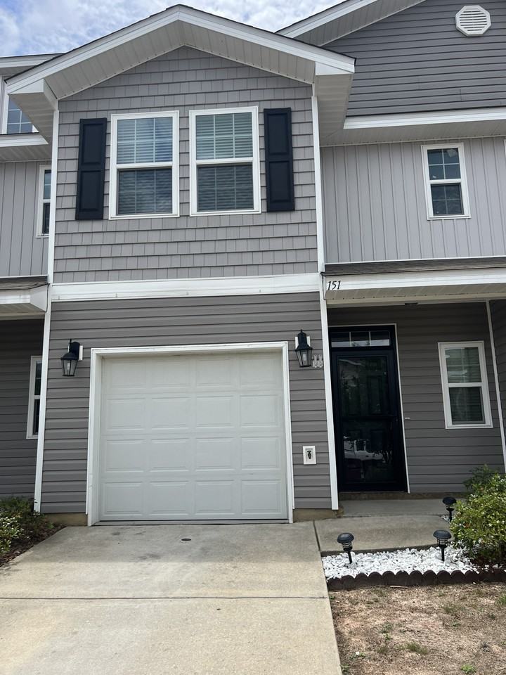 151 Iron Horse Dr E - Photo 5 of 32