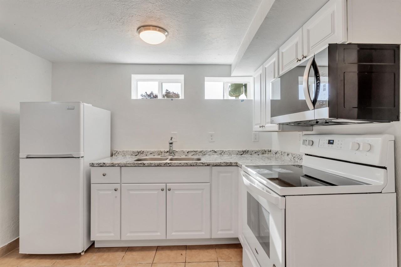 1326 East 1050 South Circle #C - Photo 2 of 12