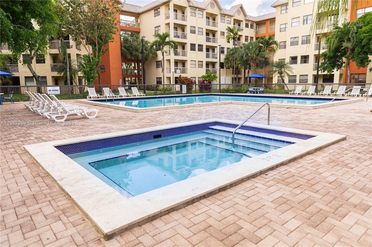 8353 Lake Dr #105 - Photo 5 of 22