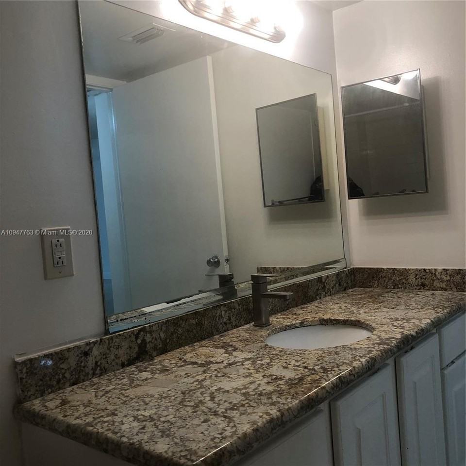 8353 Lake Dr #105 - Photo 7 of 22