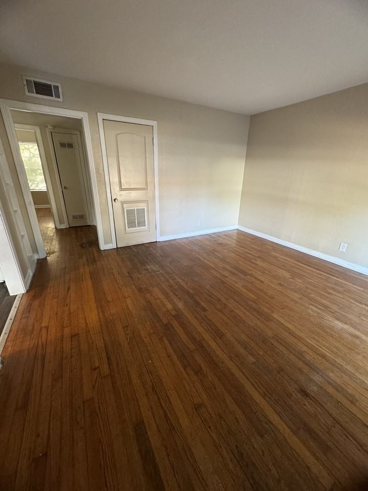 203 W North St #A - Photo 3 of 7