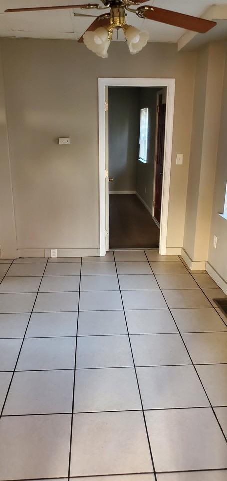 115 12th St - Photo 6 of 12