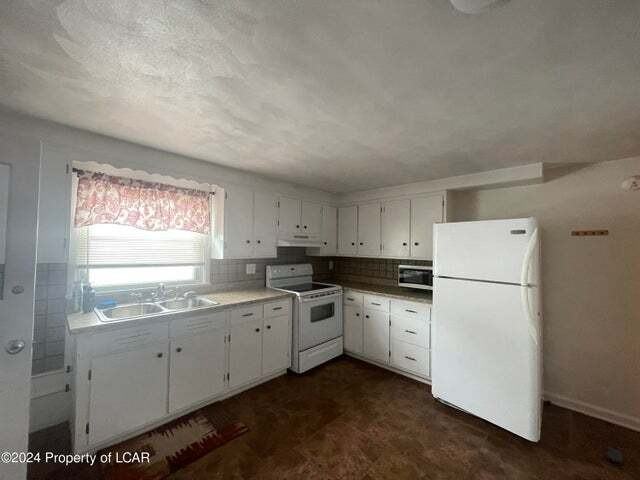 139 Abbott St #2 - Photo 3 of 12