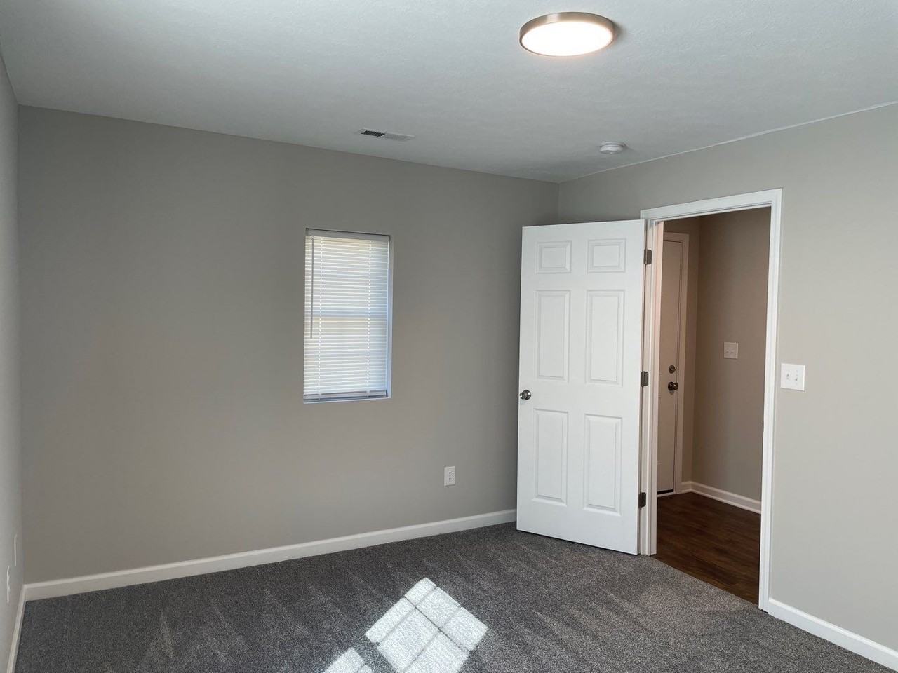 736 Washington St - Photo 5 of 50