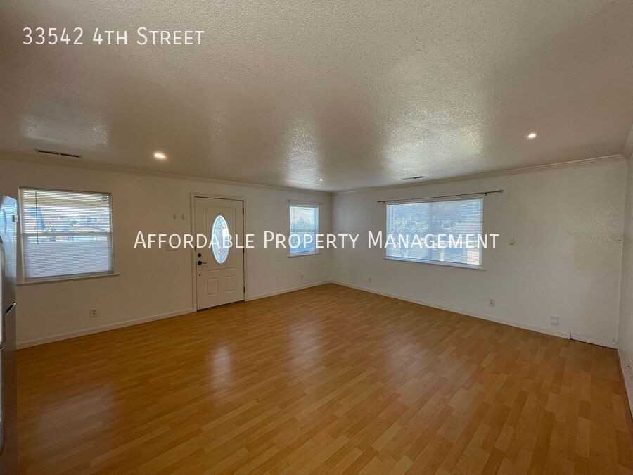 33542 4th St - Photo 2 of 11