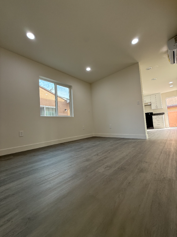 10698 Walnut St - Photo 2 of 18