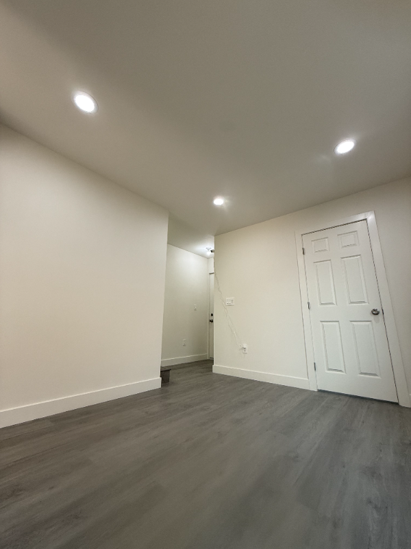 10698 Walnut St - Photo 3 of 18