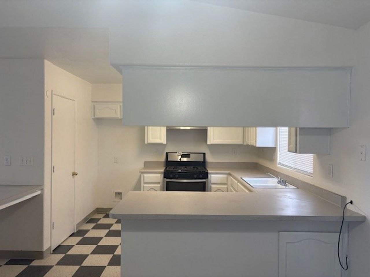 1720 Poppy Ct - Photo 6 of 17