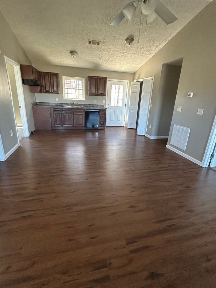 1136 Rosella Dr - Photo 2 of 9