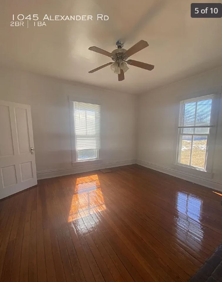 1045 Alexander Rd - Photo 3 of 10