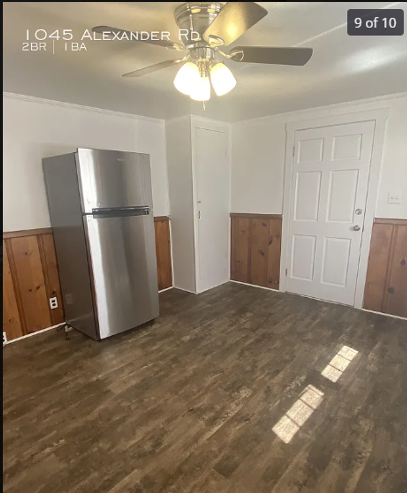 1045 Alexander Rd - Photo 7 of 10