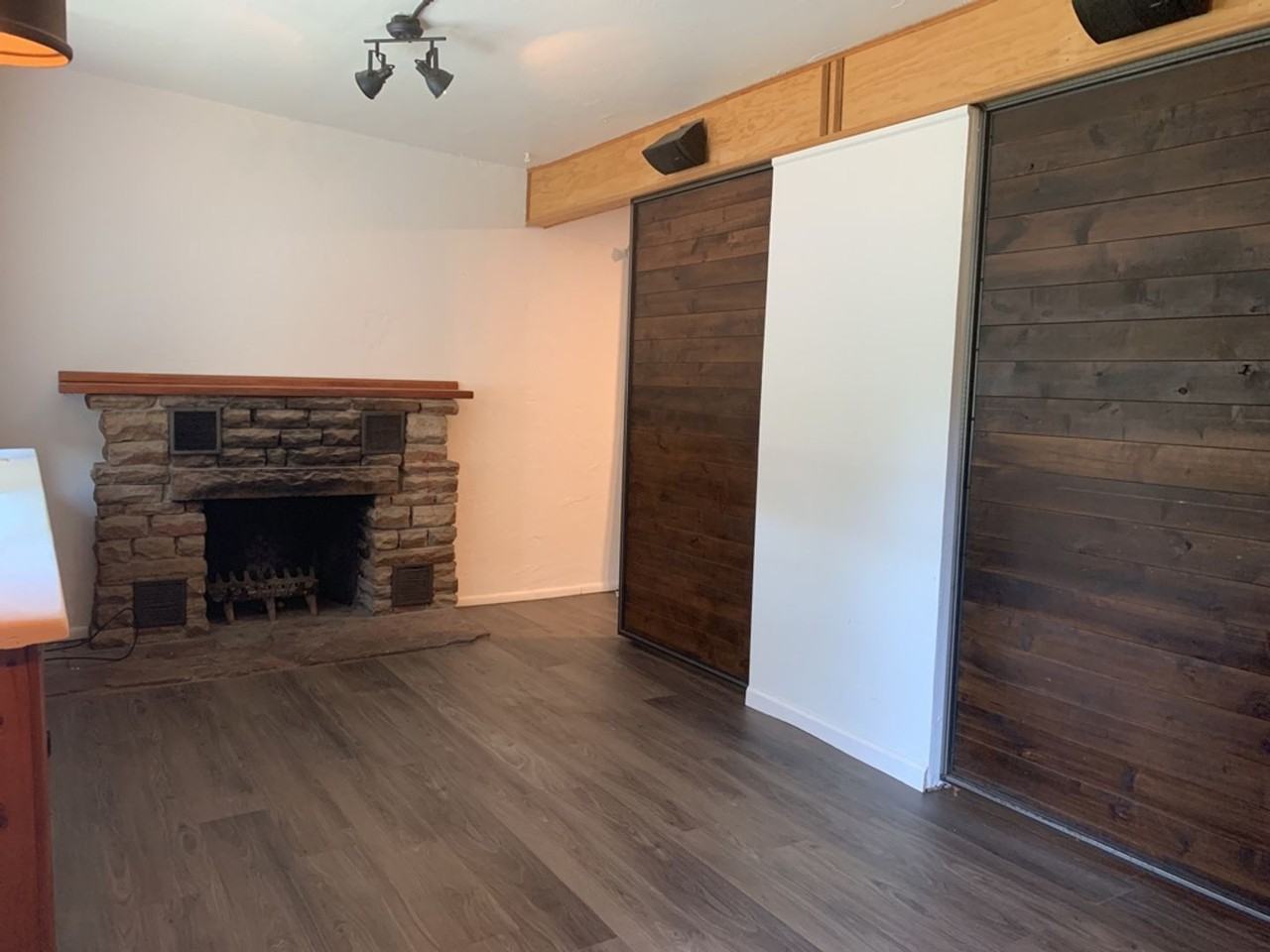 1208 W Myrtle St - Photo 3 of 20