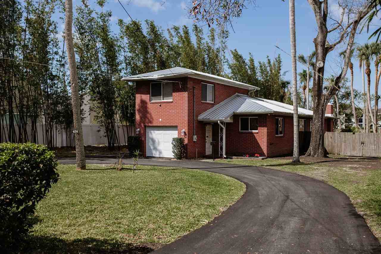 4124 N Riverside Dr - Photo 3 of 50