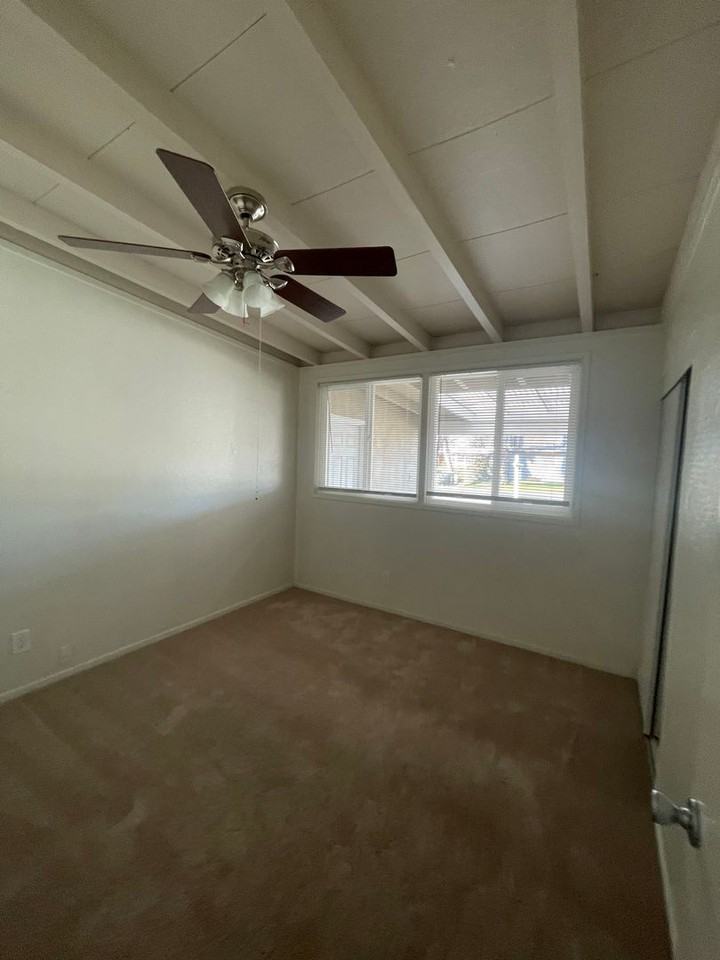 1025 Hobson Ave - Photo 3 of 9