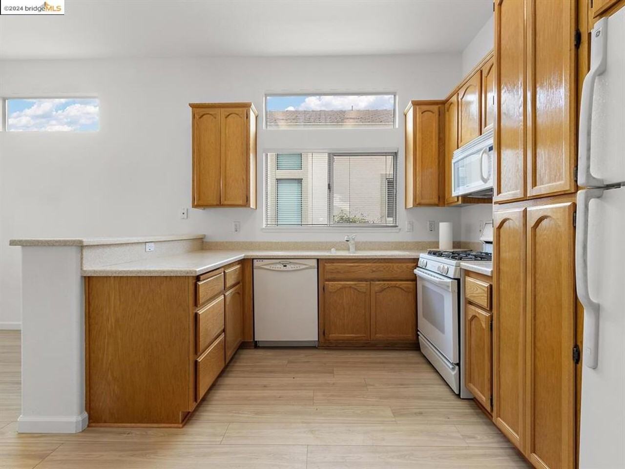 1932 Crispin Dr - Photo 3 of 9