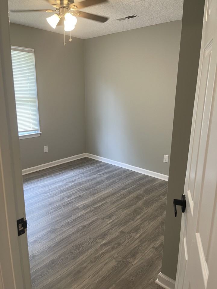 1802 Tucker St #B - Photo 7 of 11