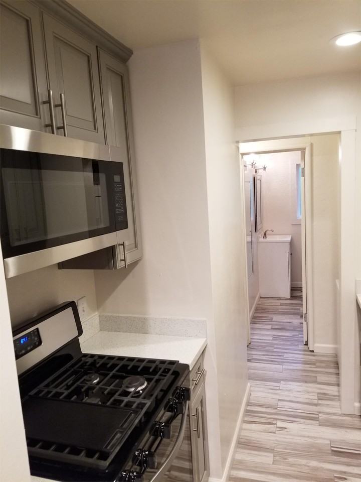 2616 T Street, 95816 - Photo 2 of 11