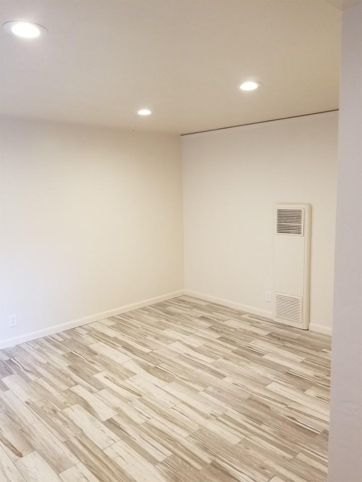 2616 T Street, 95816 - Photo 5 of 11