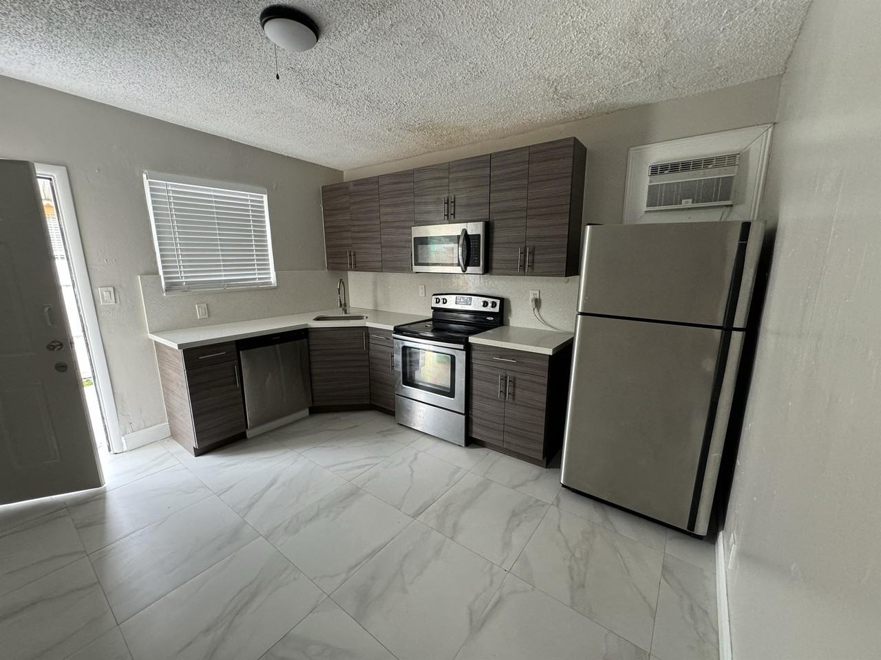 2381 Northwest 35th Street - Photo 2 of 30