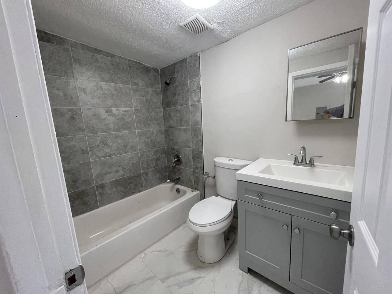 2381 Northwest 35th Street - Photo 3 of 30