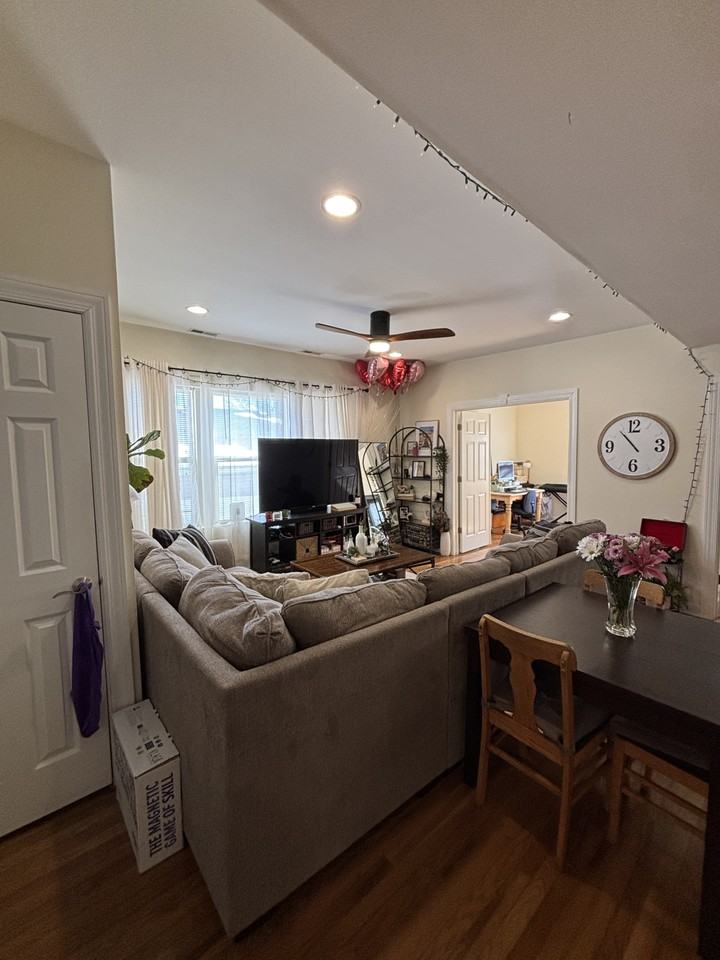 3748 West School Street - Photo 3 of 30