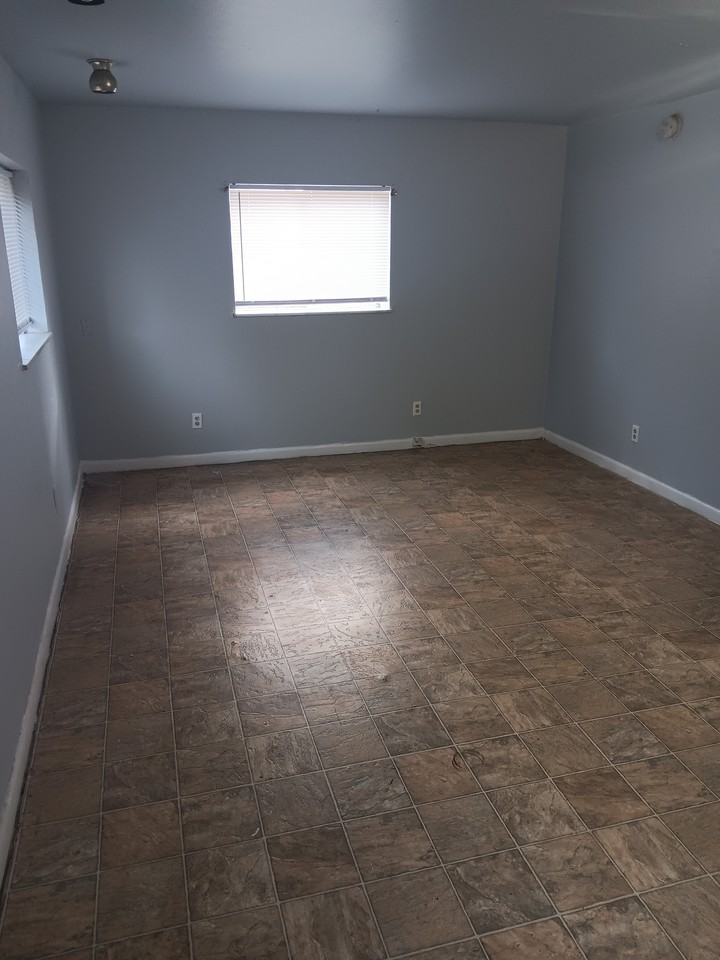 604 West Grand Avenue - Photo 6 of 50