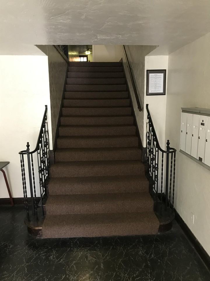 1650 Oxford St. - Photo 5 of 28