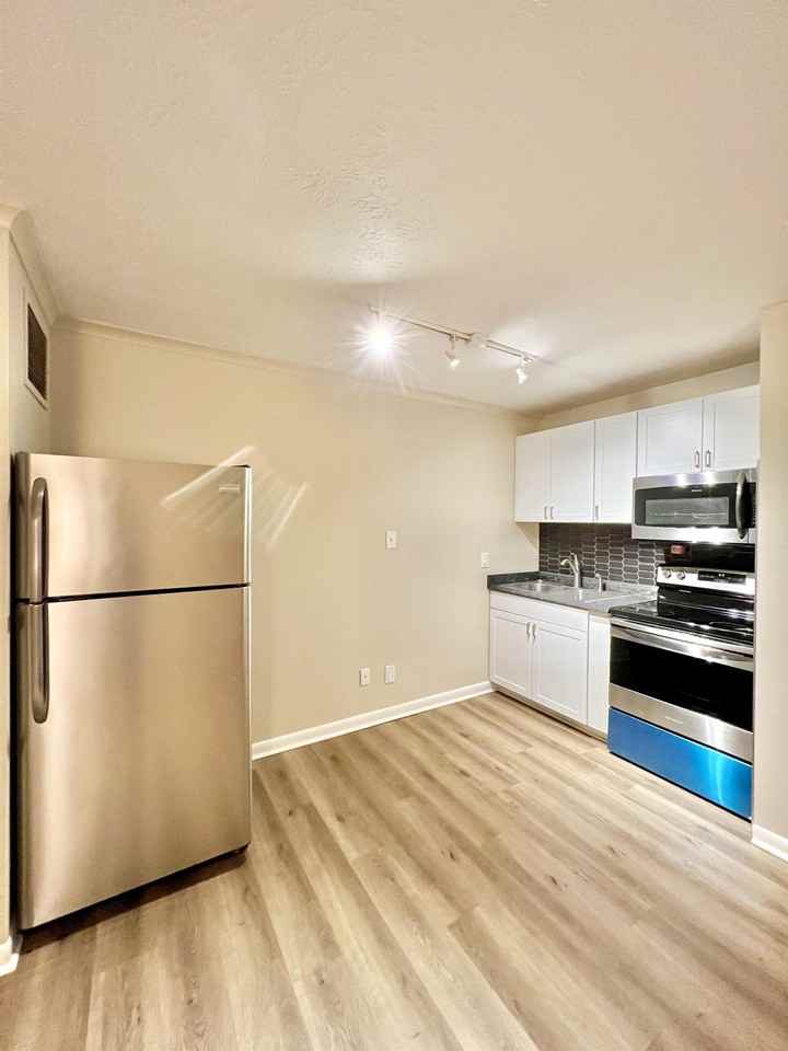 630 Central Avenue - Photo 5 of 50