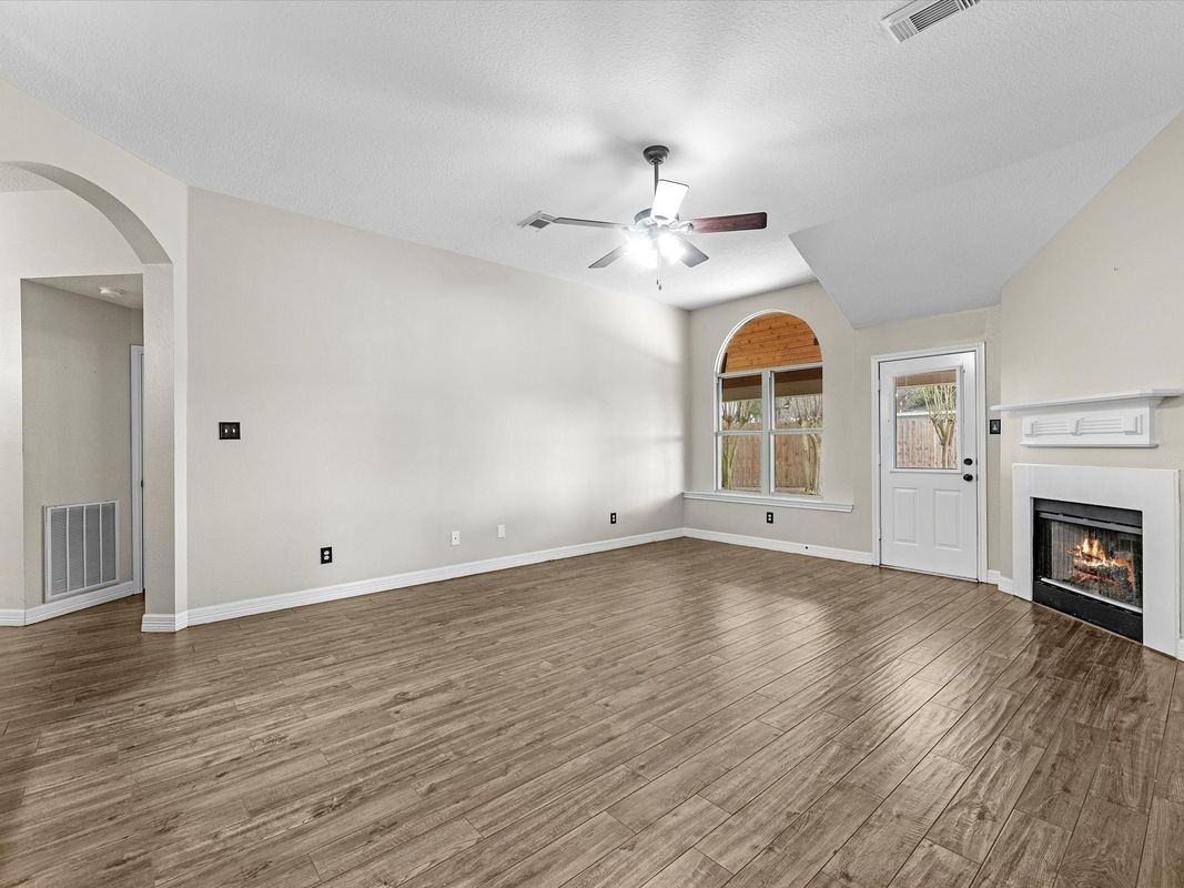 1433 Old Hickory Ln - Photo 2 of 16