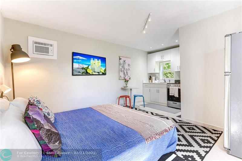 427 S 24th Ave ##2 - Photo 3 of 6