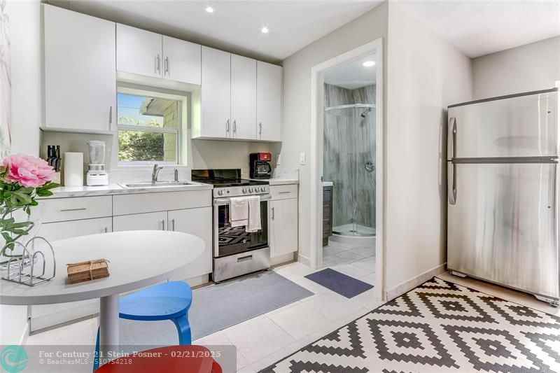 427 S 24th Ave ##2 - Photo 4 of 6