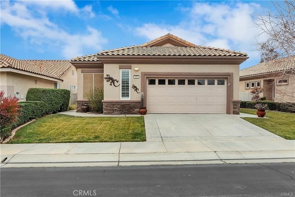 481 Sandpiper St - Photo 2 of 7