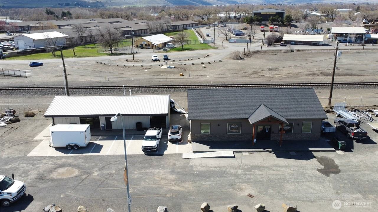 1005 S Canyon Rd - Photo 2 of 11