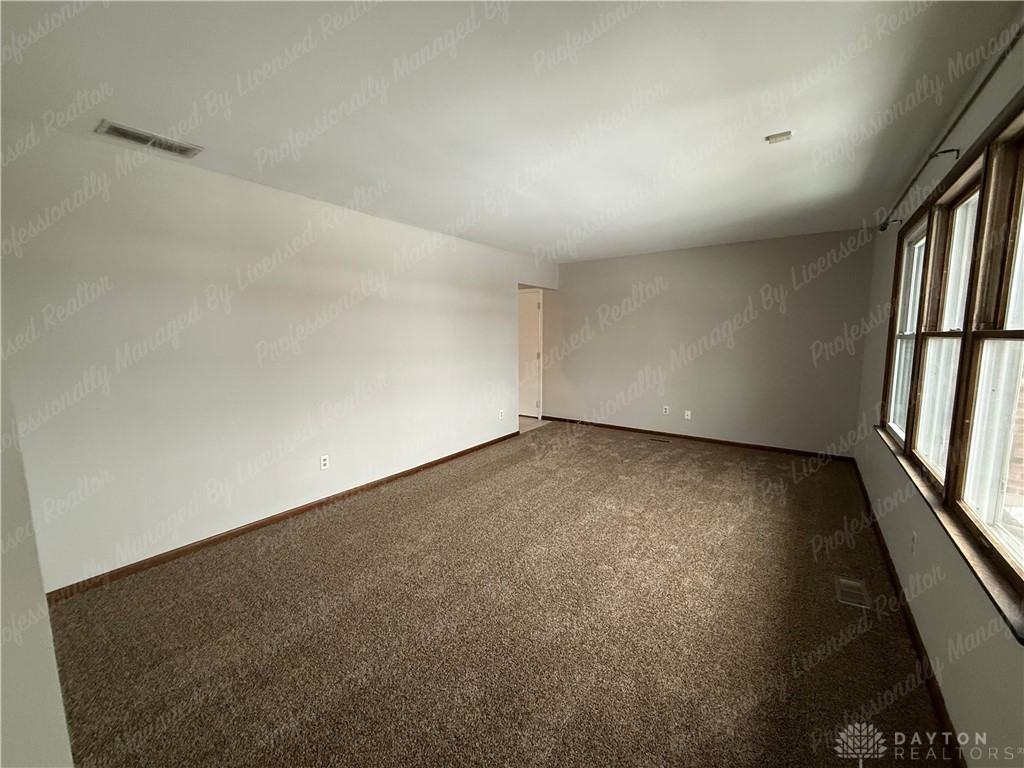 80 Nutmeg Sq - Photo 6 of 39