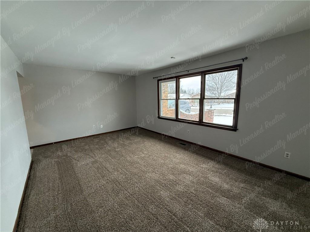 80 Nutmeg Sq - Photo 7 of 39