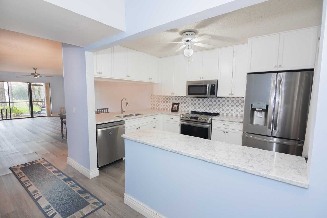 2301 Sabal Ridge Ct - Photo 3 of 21