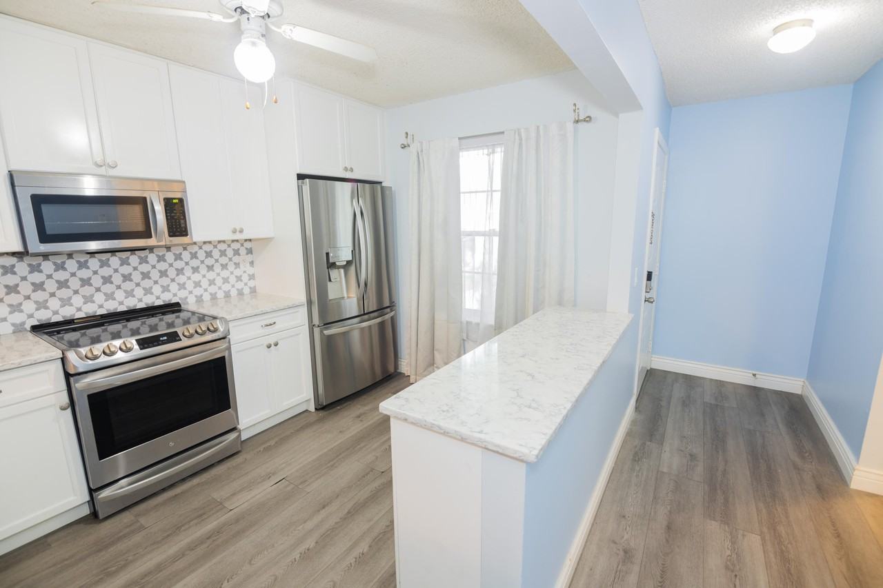 2301 Sabal Ridge Ct - Photo 4 of 21