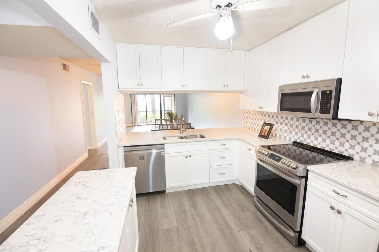 2301 Sabal Ridge Ct - Photo 5 of 21