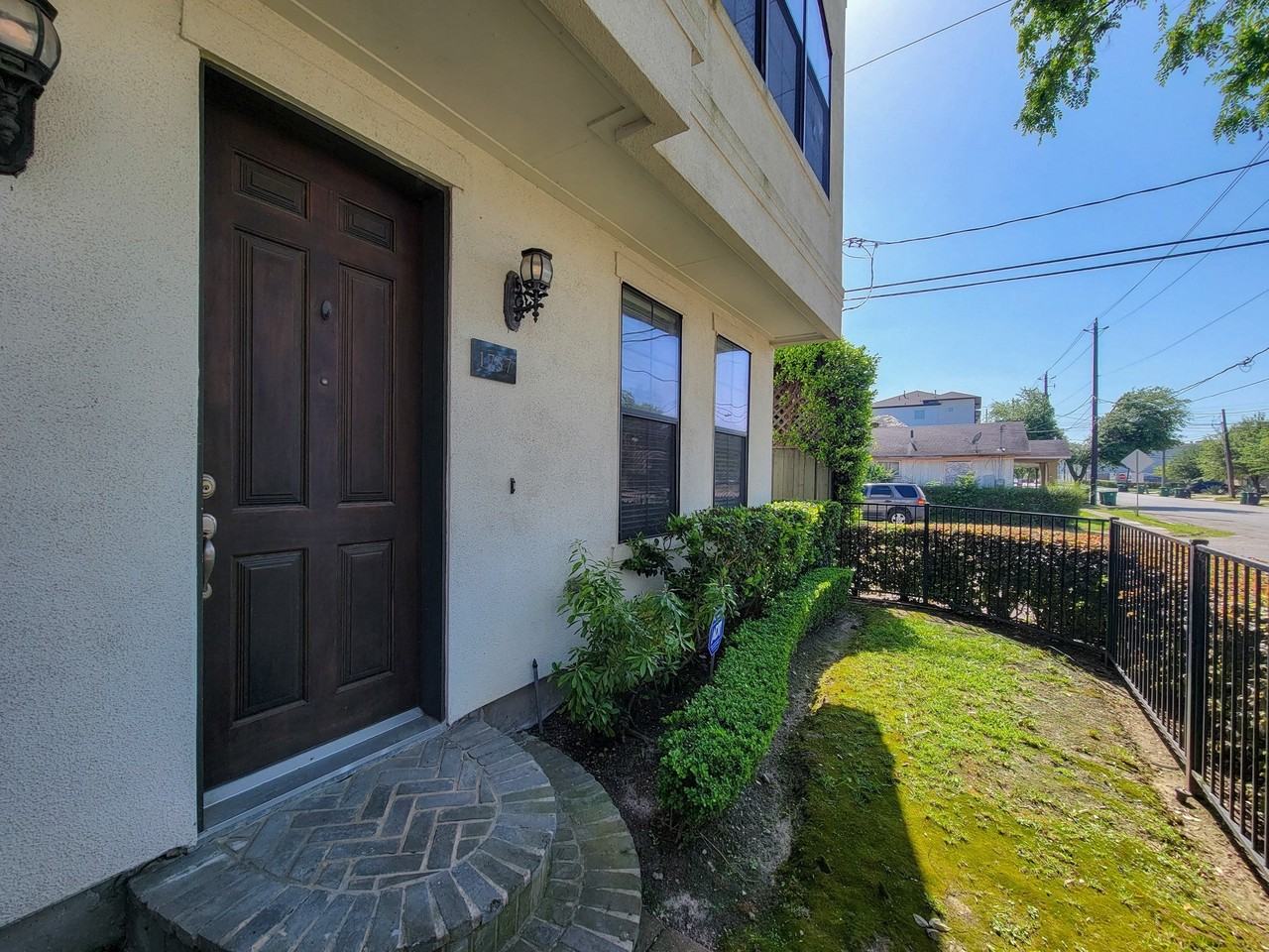 1737 Edwards St - Photo 2 of 23