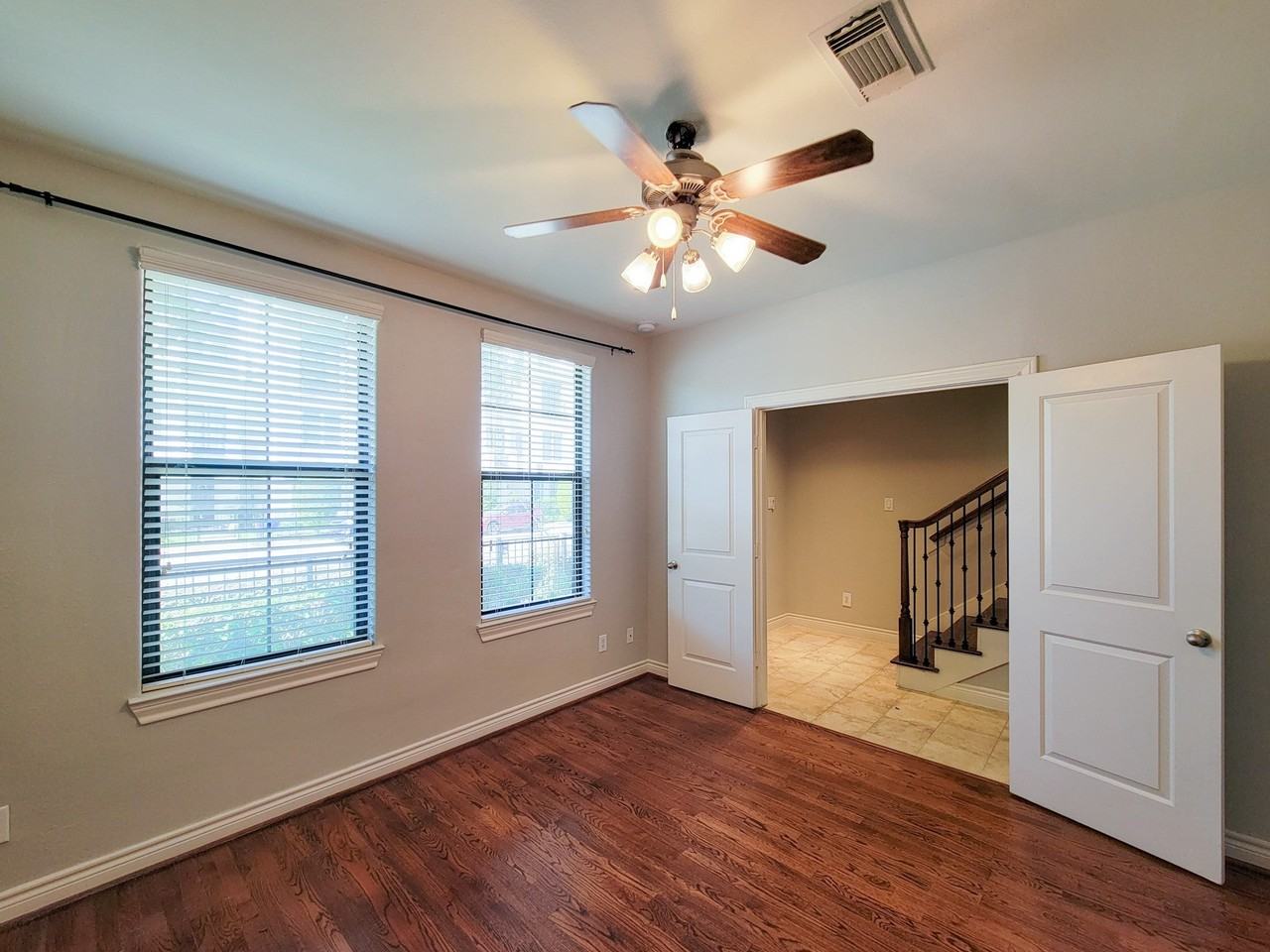 1737 Edwards St - Photo 4 of 23