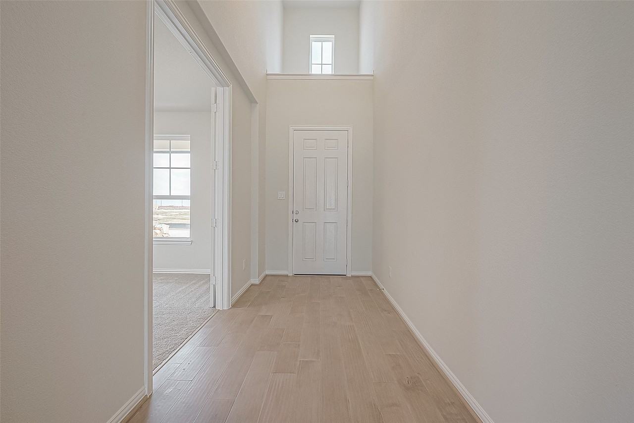 5823 Westwood Shore Dr Drive - Photo 4 of 45