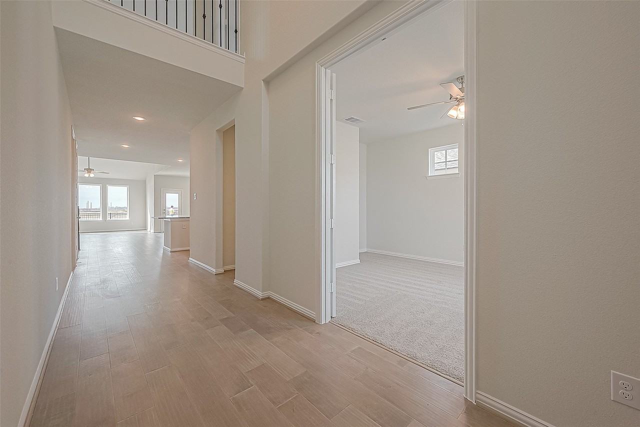 5823 Westwood Shore Dr Drive - Photo 5 of 45