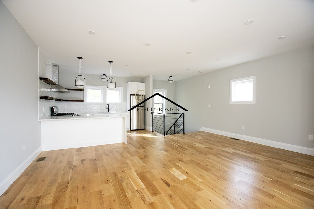 348 Chelsea St #3 - Photo 3 of 12