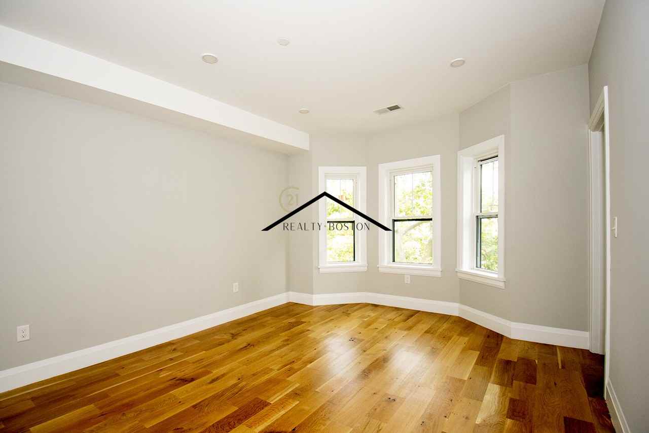 348 Chelsea St #3 - Photo 6 of 12